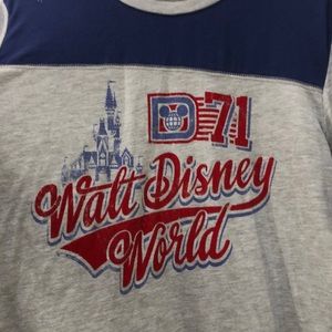Woman’s XXL Grey WDW shirt